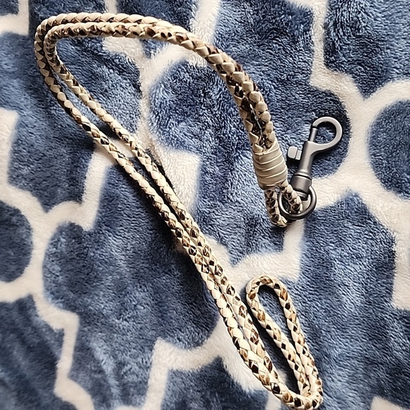 NWOT Bottega Veneta Python Snake Skin White Leather Lanyard Keychain Strap - Picture 7 of 8